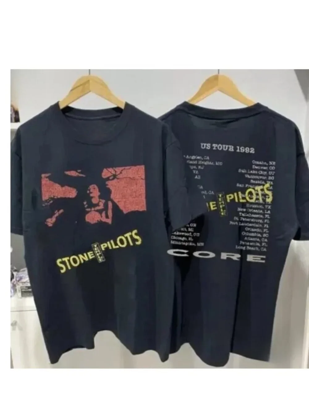 Stone Temple Pilots 90s Grunge Vintage Band Graphic T-Shirt